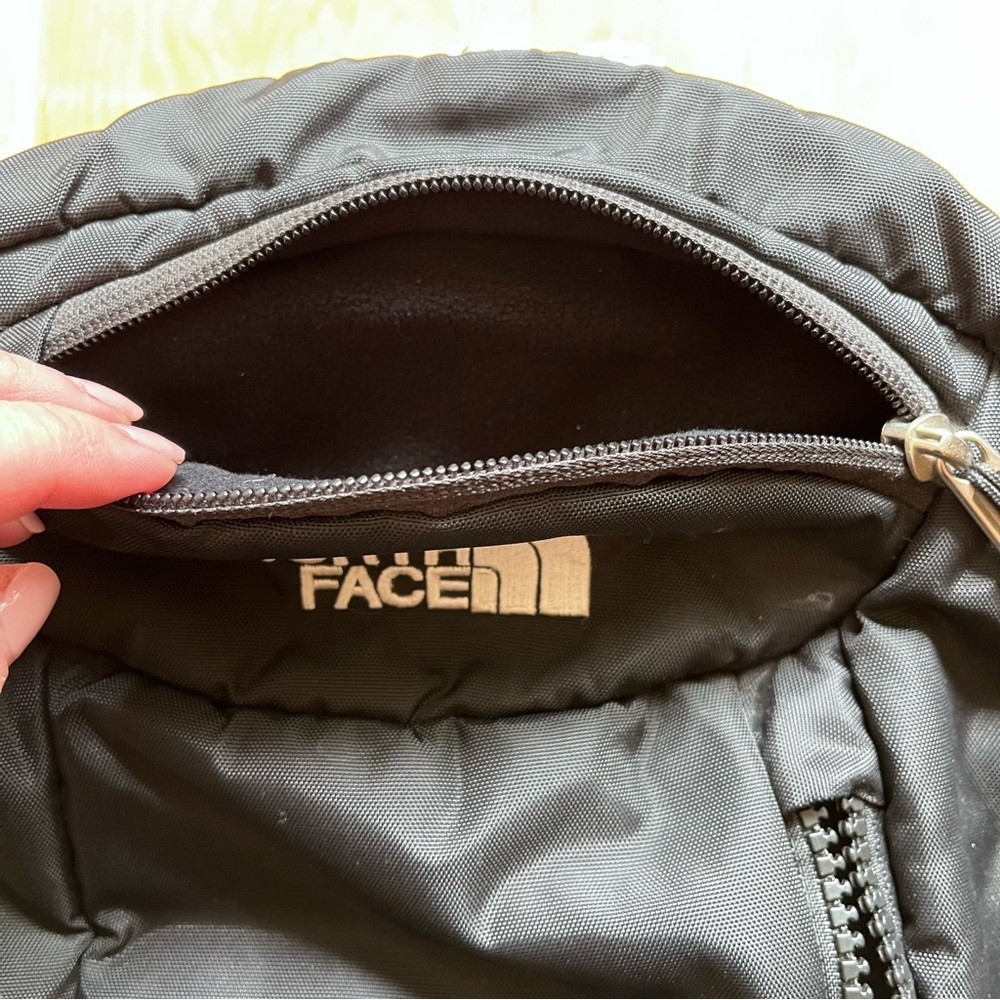 The North Face | Black 24L Mainframe Laptop Backpack - Picture 5 of 9